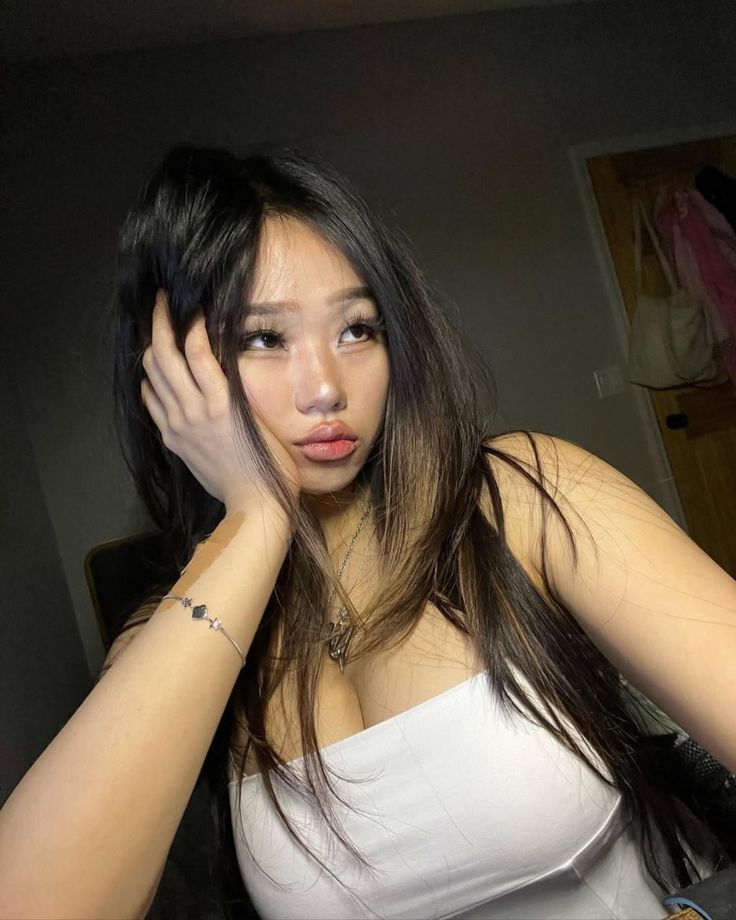 Video Iclik Terbaru – Teman Kakak Nekat Buat Konten Panas Full HD